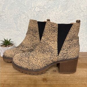 Cheetah / Leopard Print   Ankle Boots 7 1/2